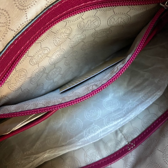 MICHAEL KORS Jules Large Drawstring Shoulder Bag - Picture 9 of 14